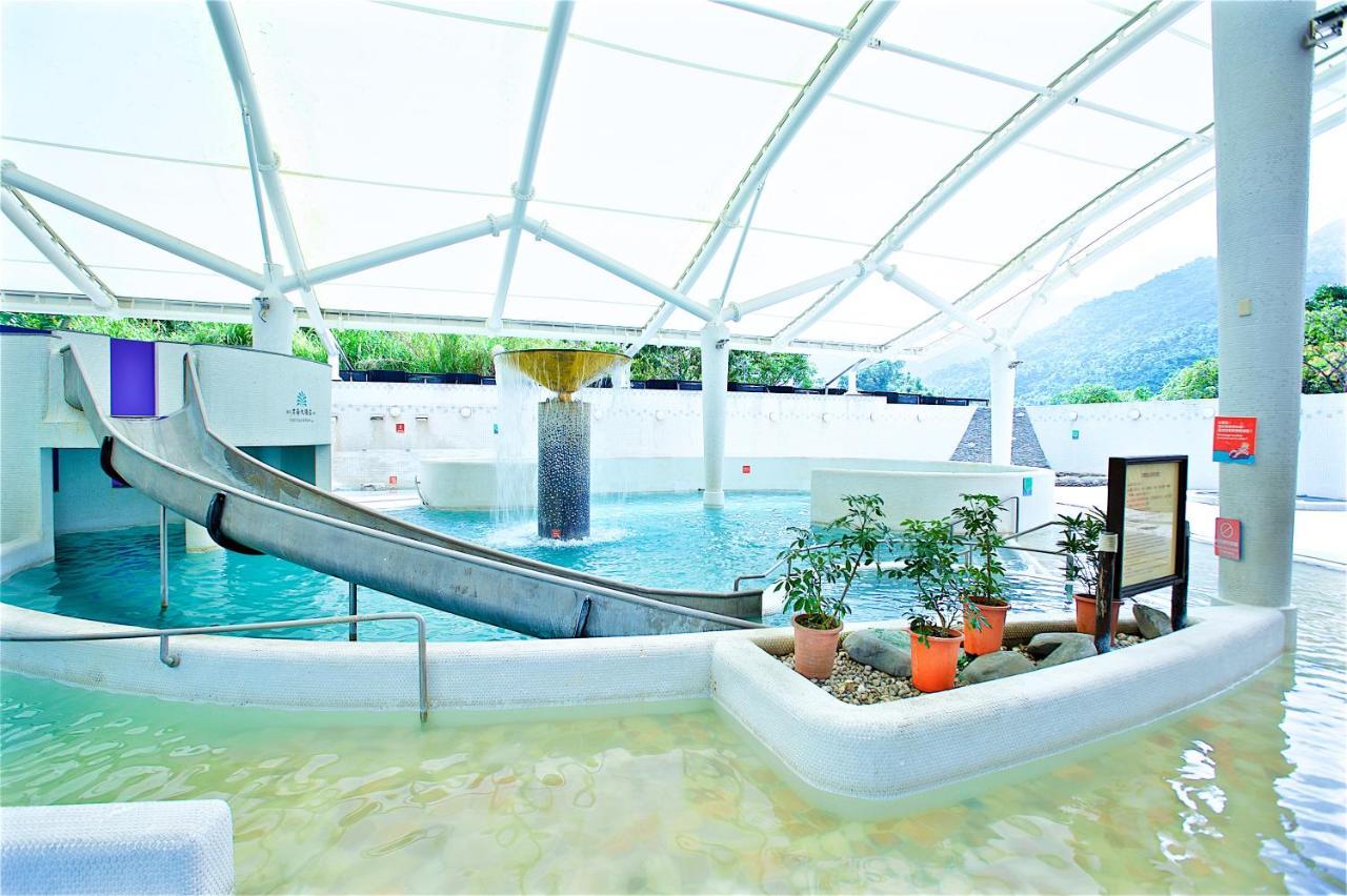 Hotel Royal Chihpin Wenquan Exterior foto The indoor pool
