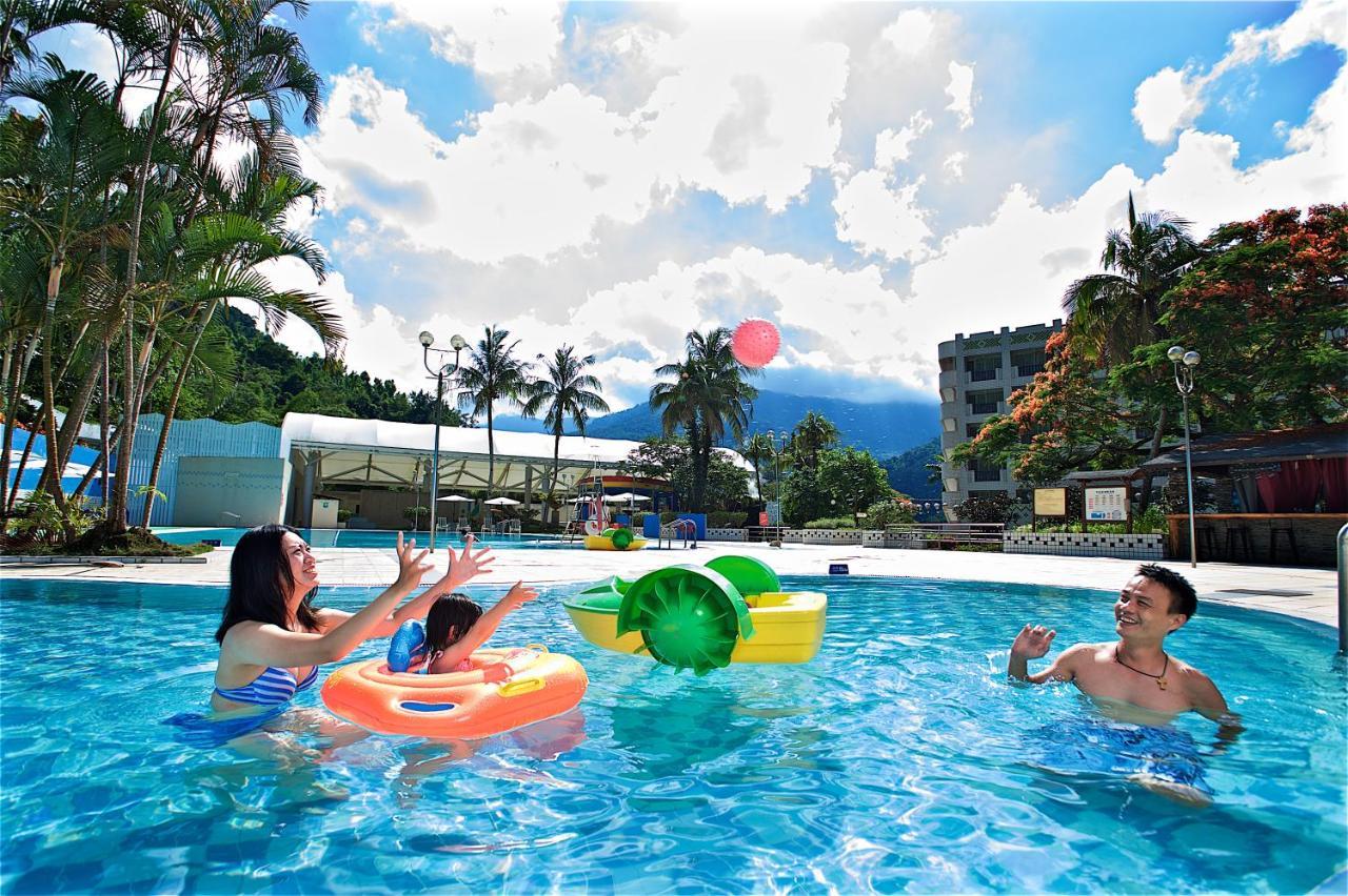 Hotel Royal Chihpin Wenquan Exterior foto The outdoor pool
