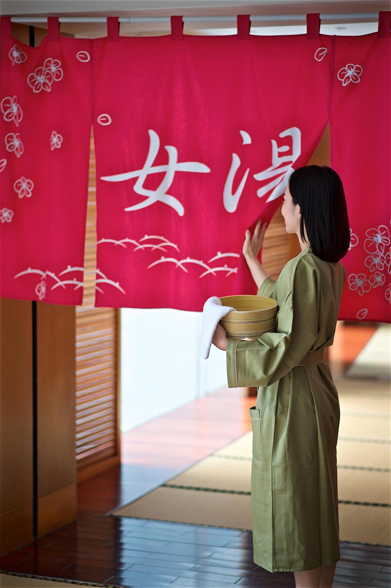 Hotel Royal Chihpin Wenquan Exterior foto A woman in a yukata